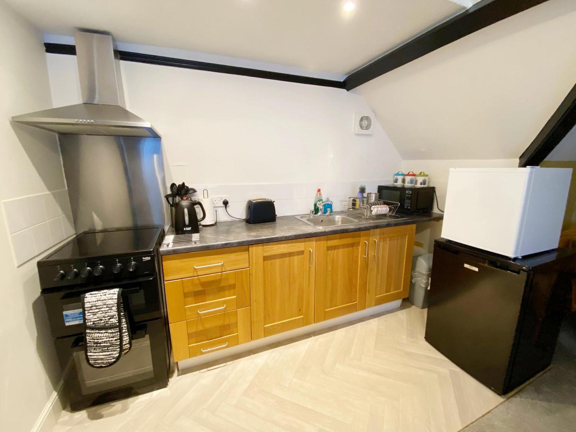 The Beach Hut - 1 Bedroom Apartment Near The Beach Борнмът Екстериор снимка