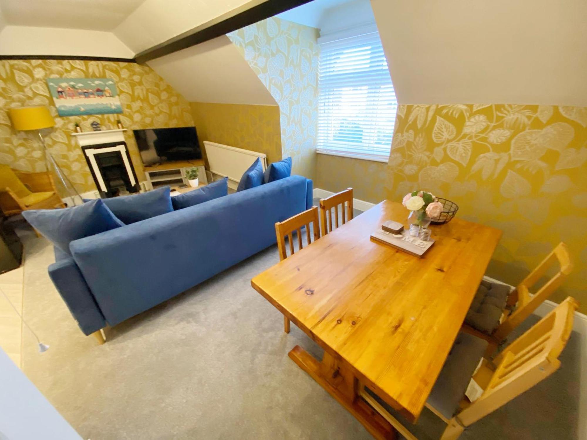 The Beach Hut - 1 Bedroom Apartment Near The Beach Борнмът Екстериор снимка